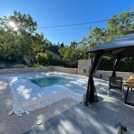 Villa With Pool In Near The Pelekas