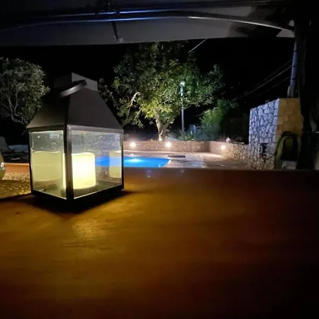 With Pool In Near The Pelekas