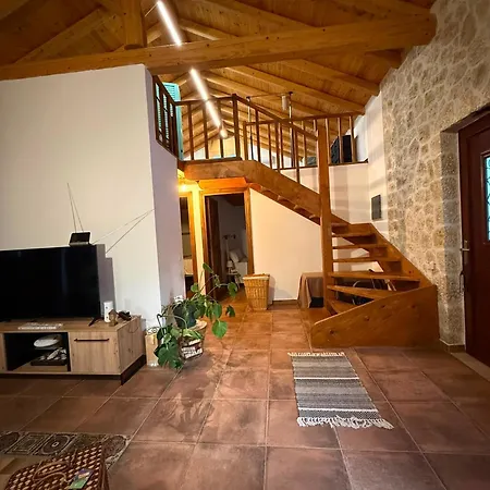 With Pool In Near The Villa Pelekas