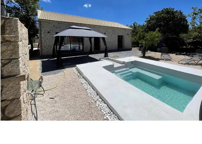With Pool In Near The Villa Pelekas