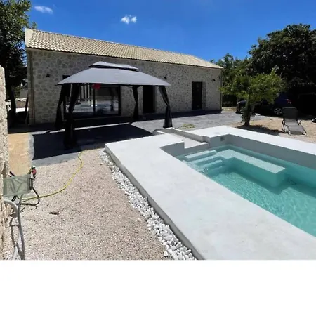 With Pool In Near The Βίλα Πέλεκας